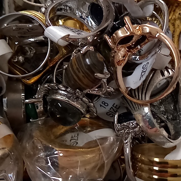 Rings lot - Picture 2 of 4